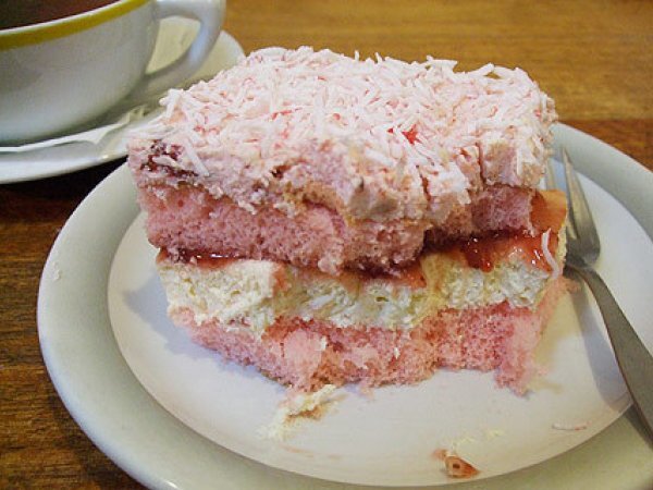 Gateau Fondant Aux Biscuits Roses Et Sa Creme Au Champagne Recette Ptitchef