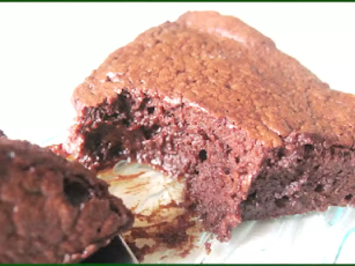 Gâteau fondant mousseux au chocolat (comme une mousse au chocolat)