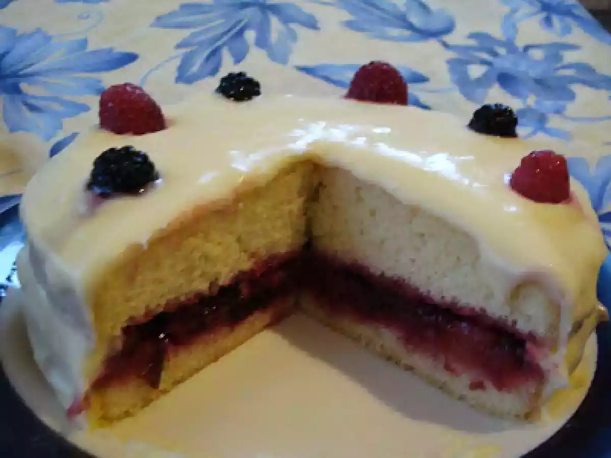 Gâteau fourré à la compotée de prunes