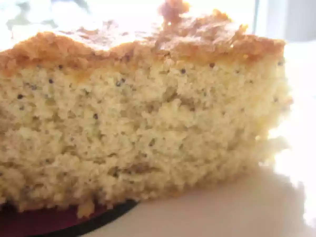 Gâteau léger à la vanille et aux graines de nigelle.