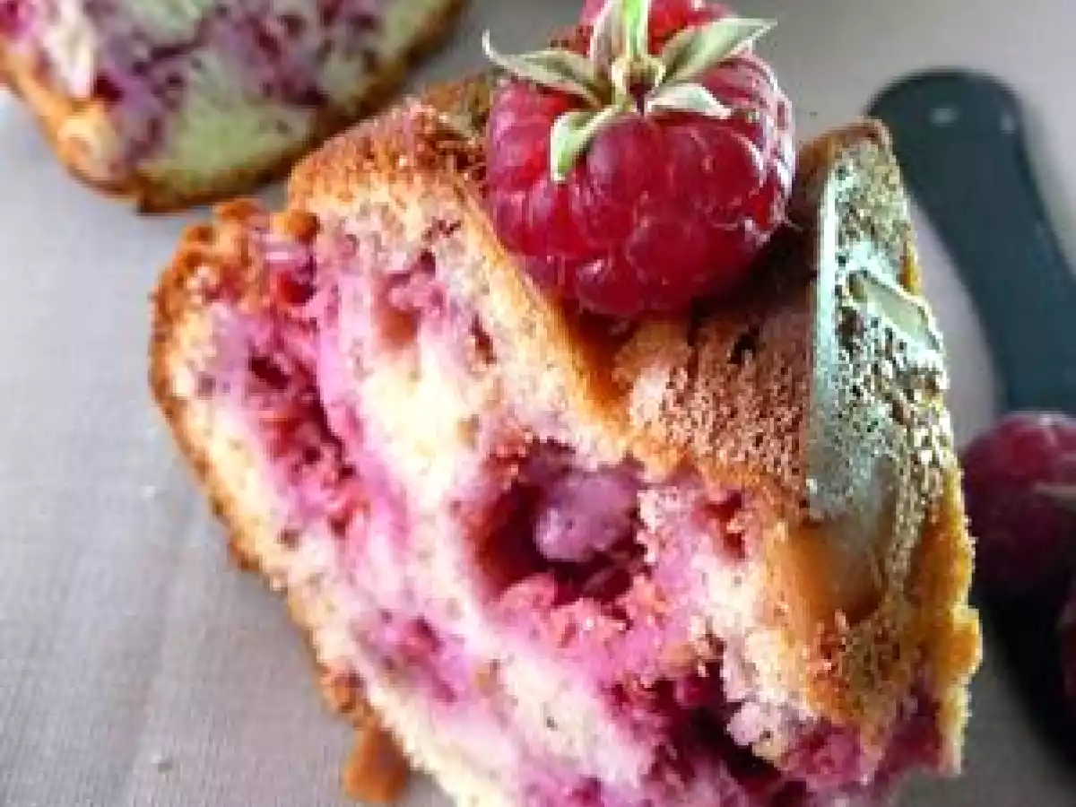 Gâteau léger aux framboises & purée d'amande - photo 2