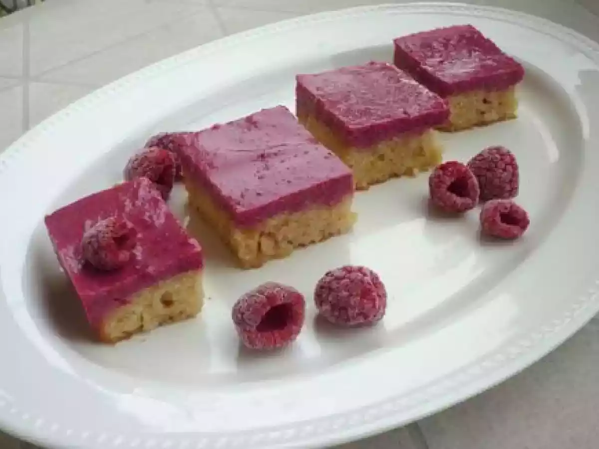 Gâteau magique : Fondant aux pommes sous une mousse framboises...