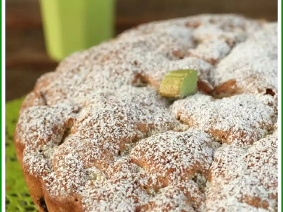 Gâteau mOelleux à la rhubarbe