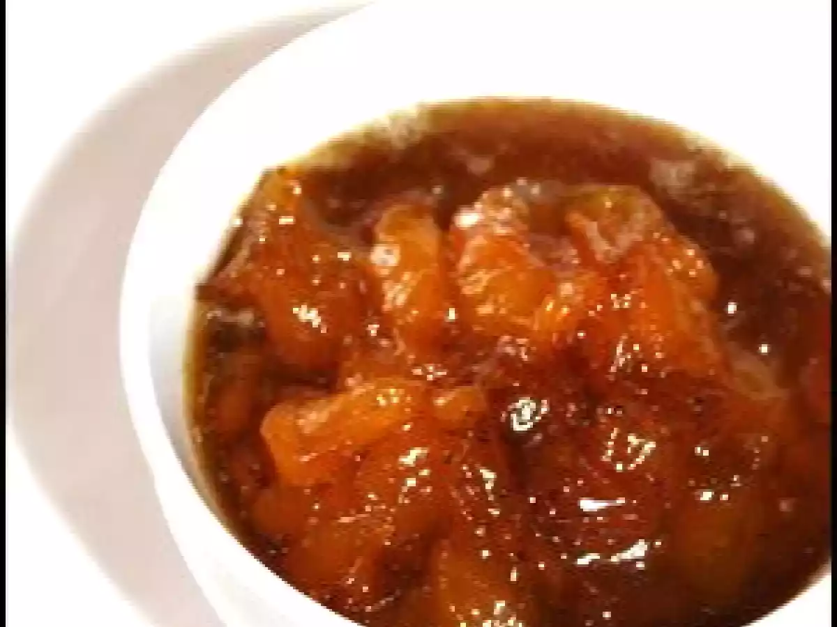 Gâteau moelleux au chocolat, compotée de mirabelles au gingembre confit - photo 2