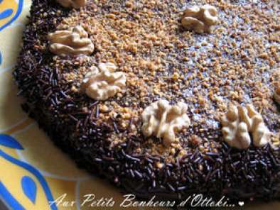Gâteau moelleux aux noix et ganache au chocolat
