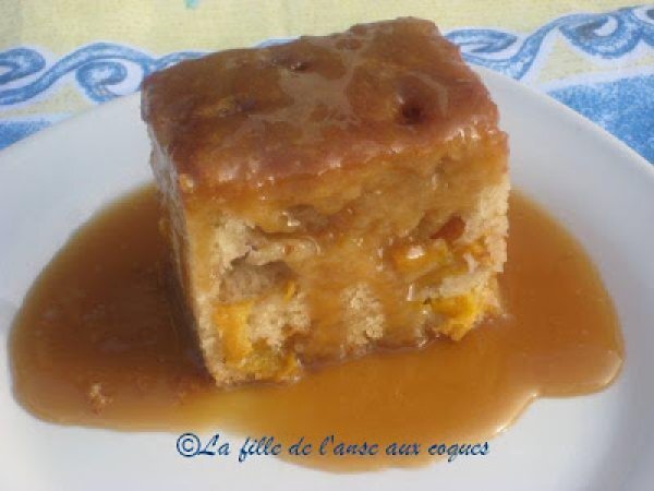 Gateau Moelleux Aux Peches Sauce A La Vanille Et Au Caramel Recette Ptitchef