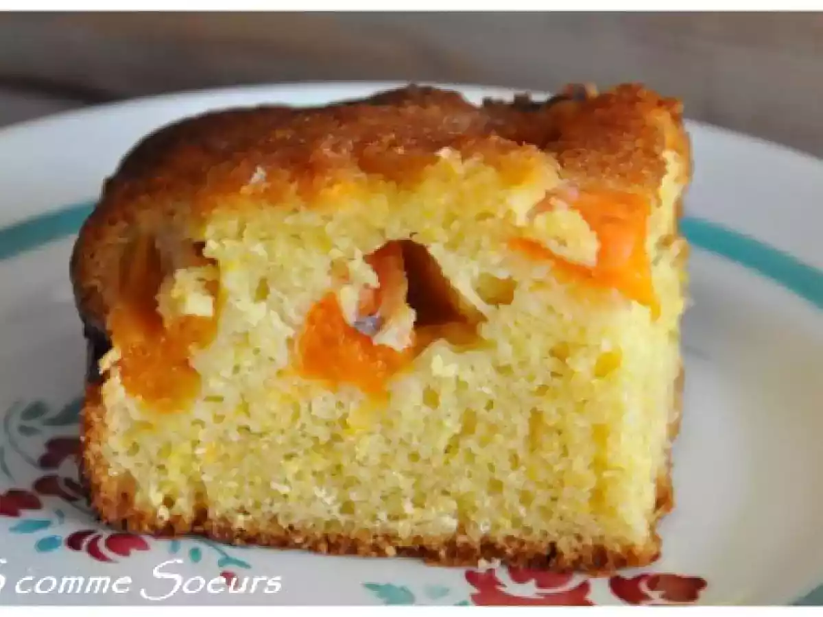 Gâteau moelleux de polenta aux abricots