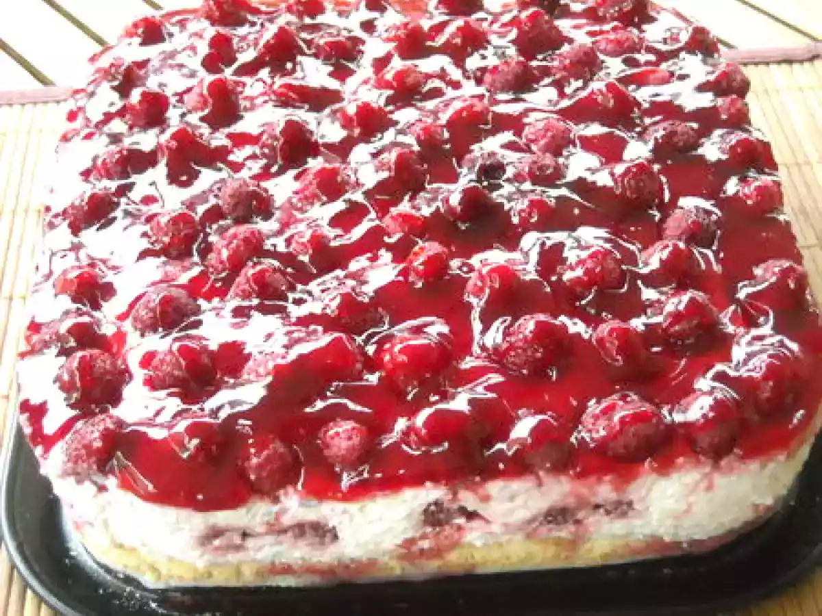GATEAU MOUSSEUX AU FROMAGE BLANC ET FRAMBOISES