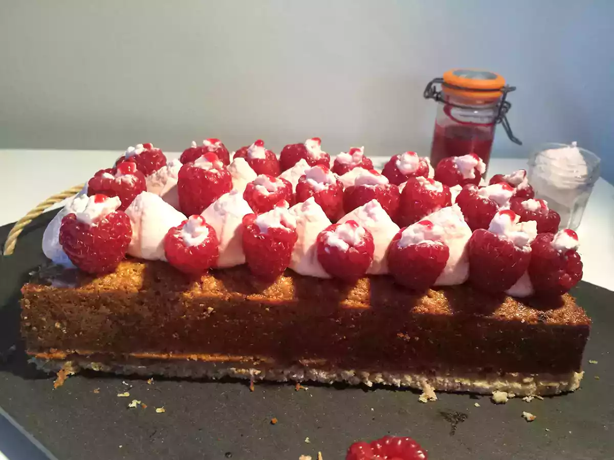 Gâteau noisettes et framboises