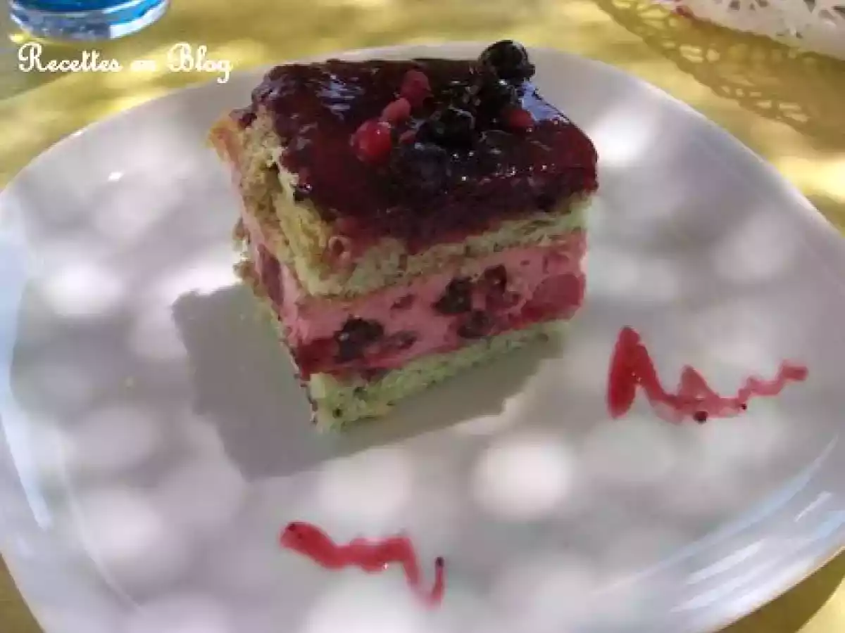 GATEAU PISTACHE BAVAROIS AUX FRUITS ROUGES - photo 3