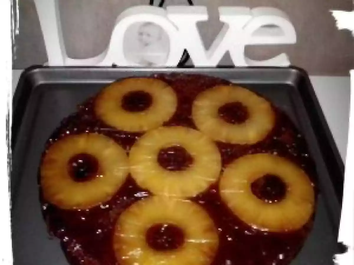 Gâteau renversé aux épices, ananas, chocolat