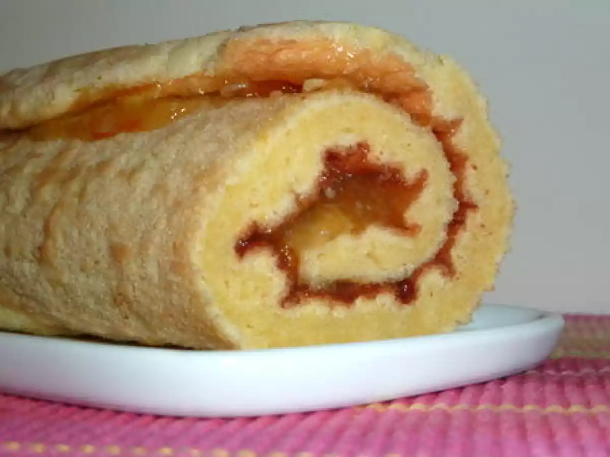 Gâteau roulé à la marmelade d'oranges