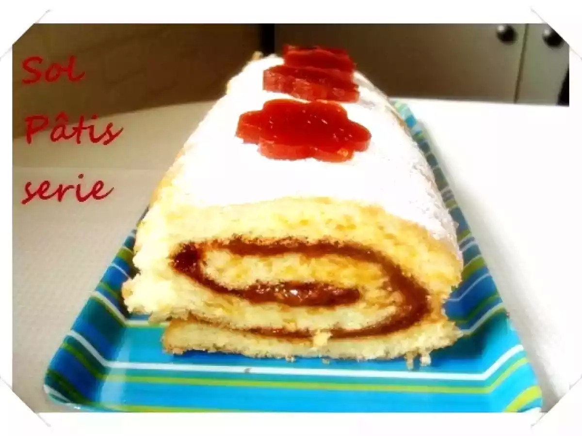 Gâteau roulé à la pâtea de coings et à la confiture de lait