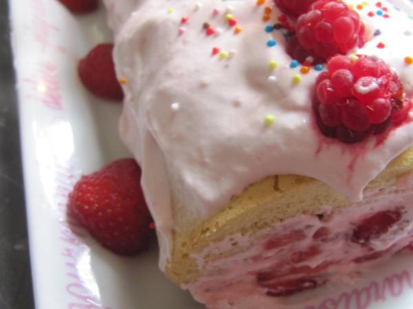 GATEAU ROULE FRAISE FRAMBOISE