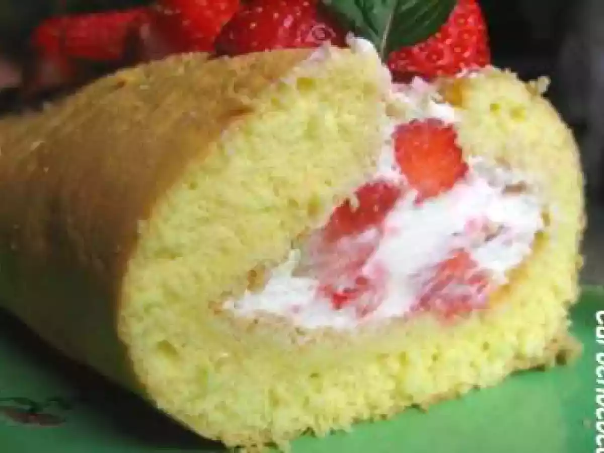 GATEAU ROULE LEGER AUX FRAISES