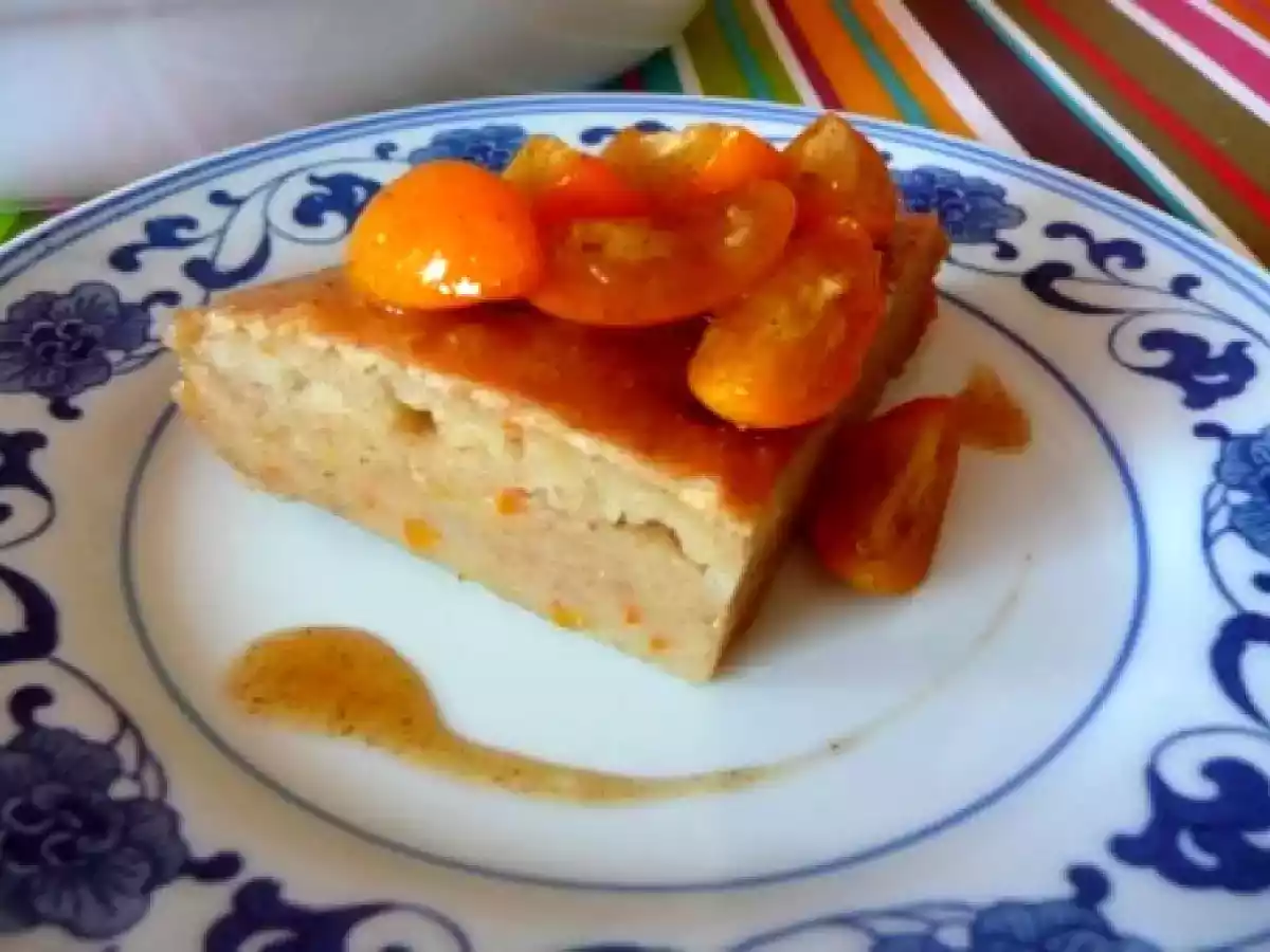 Gâteau spongieux caramélisé aux kumquats et à l'orange douce