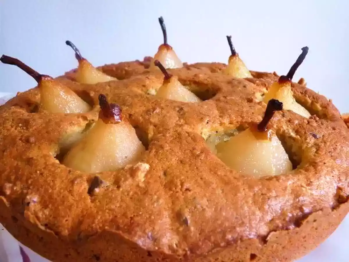 GATEAU SURPRENANT AUX POIRES ET AUX AMANDES