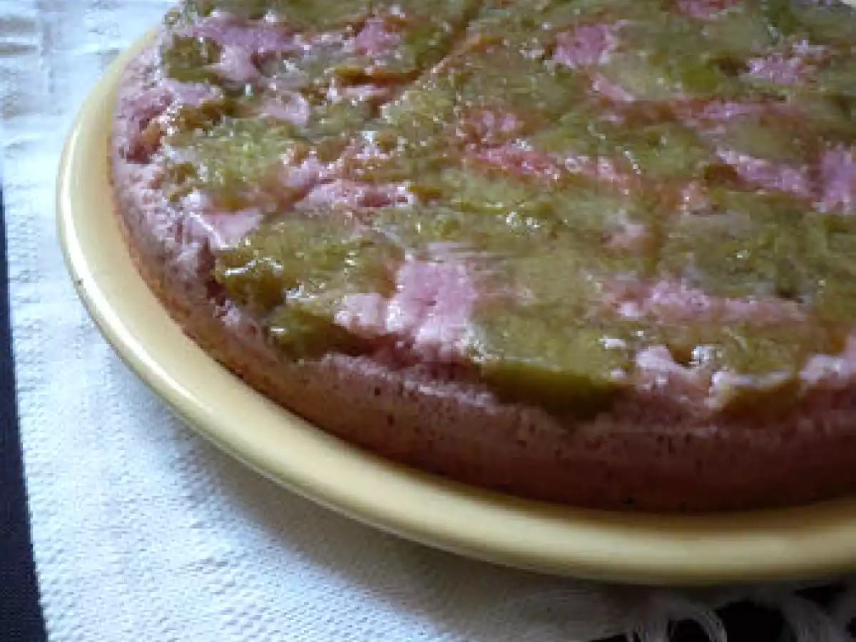 Gâteau tatin léger à la rhubarbe et fraise
