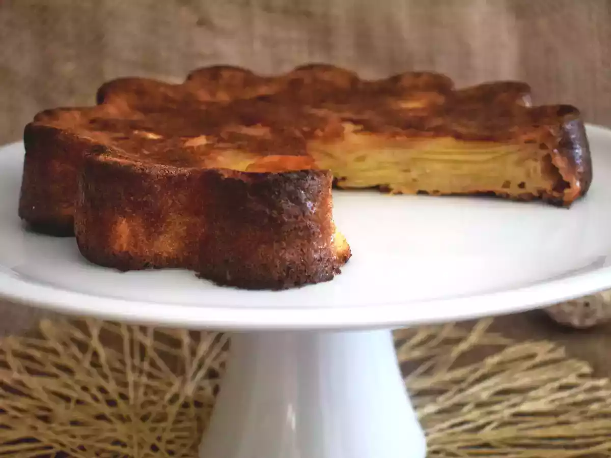 Gâteau tout léger invisible aux pommes et sa crème caramel au beurre salé
