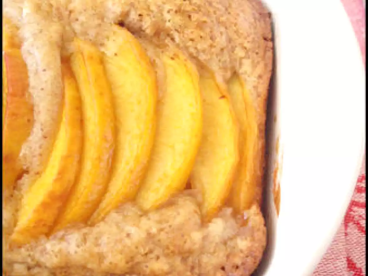 Gâteau vanillé aux pêches et à la purée d'amandes
