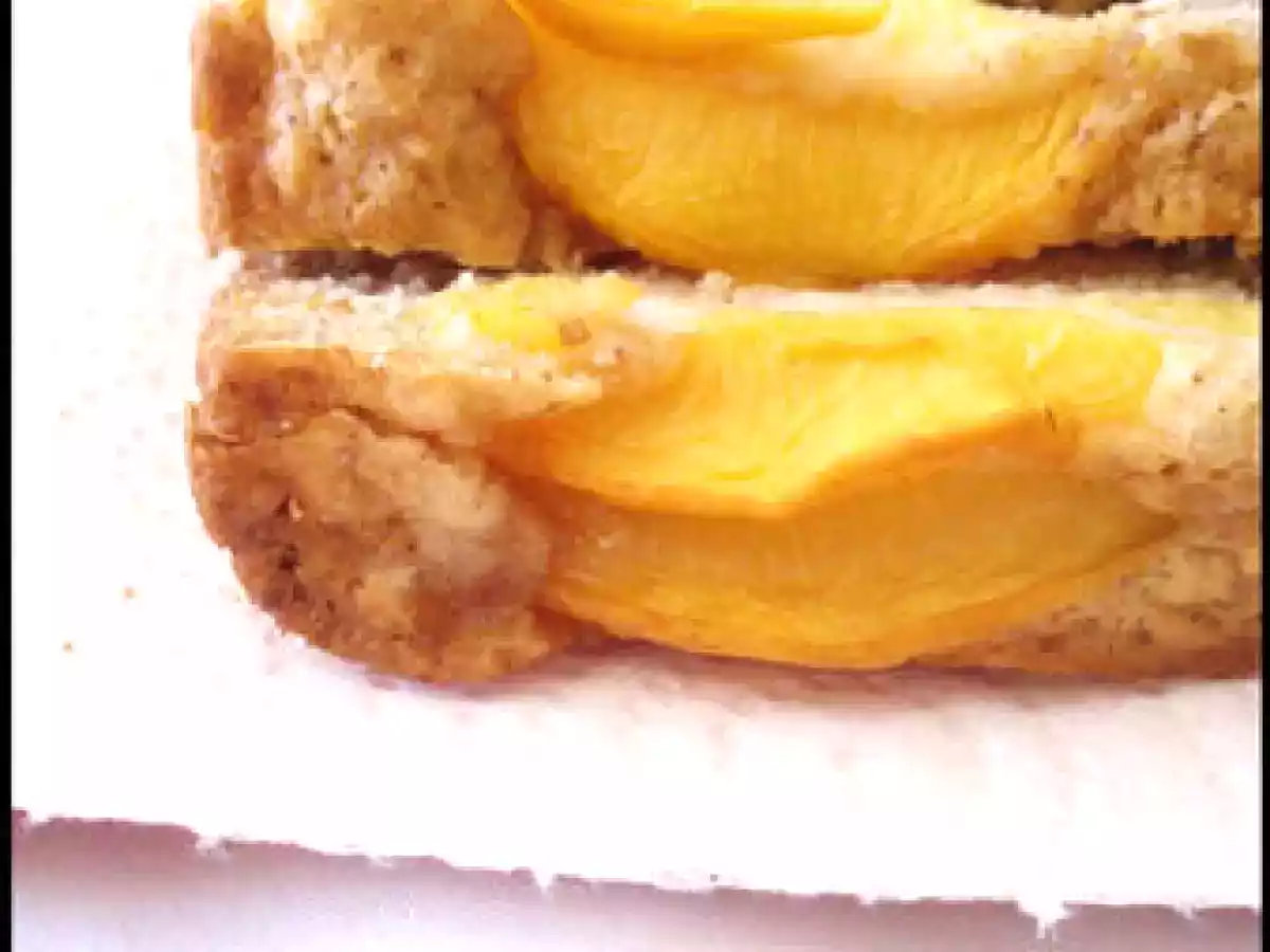 Gâteau vanillé aux pêches et à la purée d'amandes - photo 2