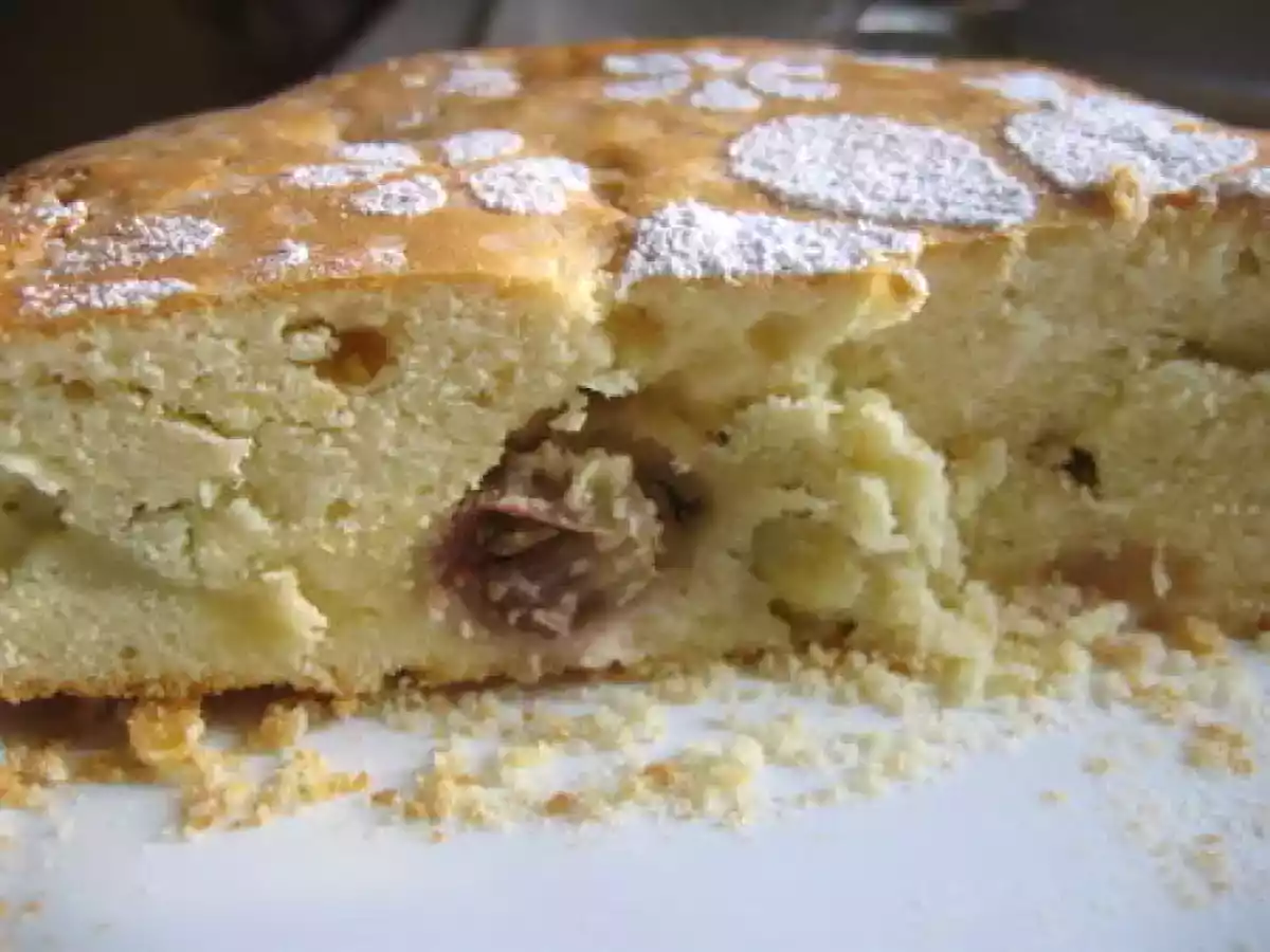Gâteau vigneron aux raisins blancs et rosés