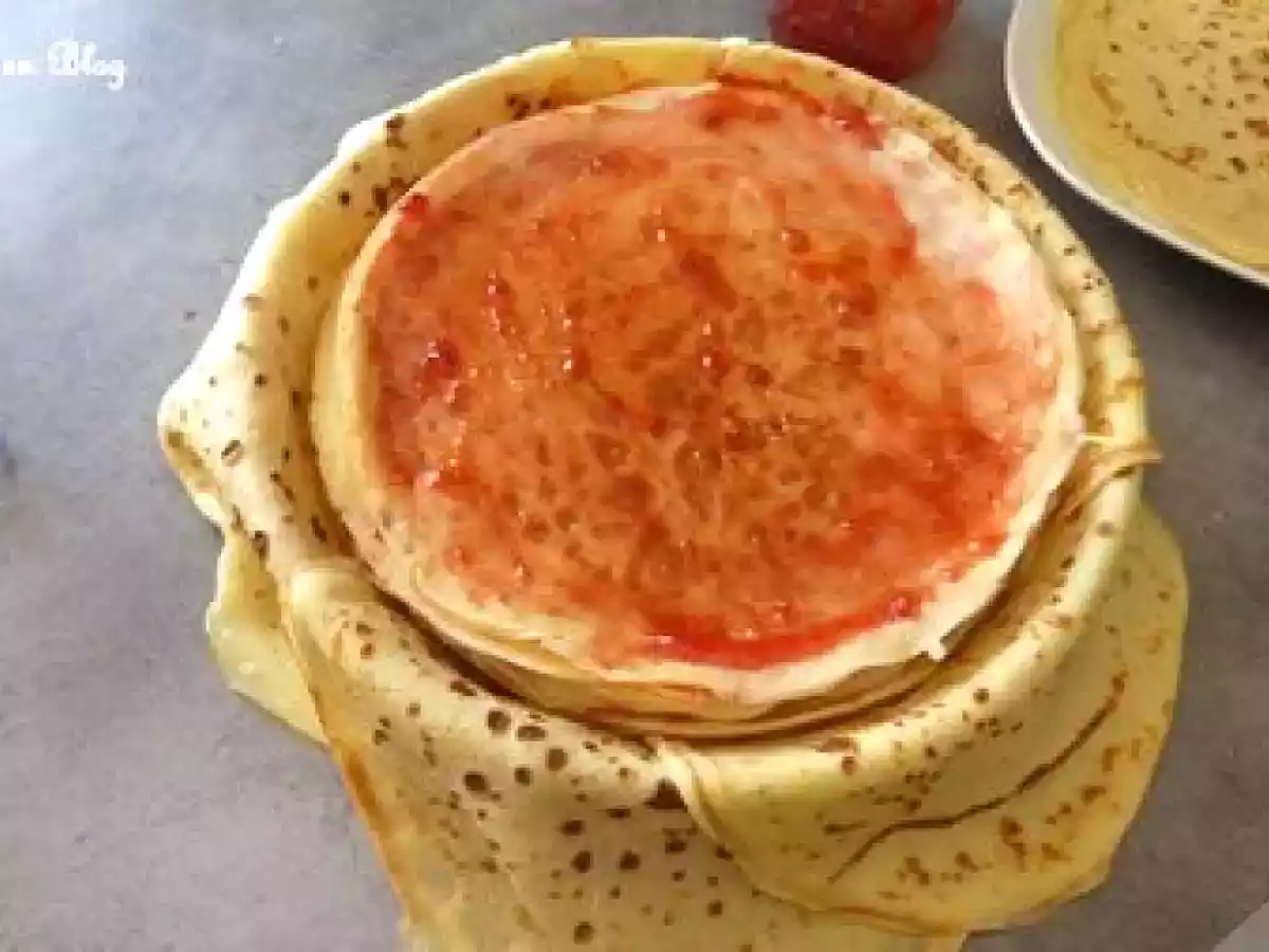 GÂTEAUX DE CRÊPES A LA CONFITURE DE FRAISES AVEC OU SANS GLUTEN