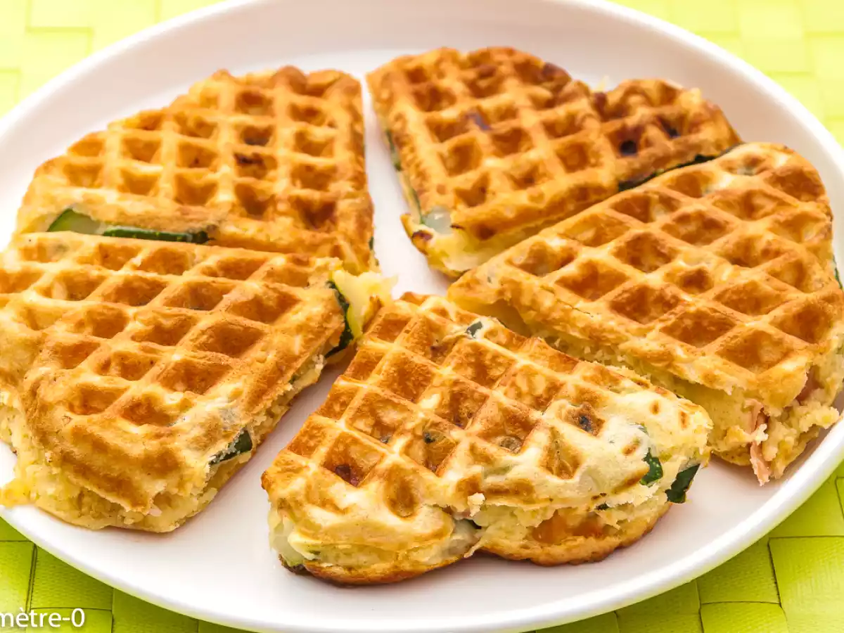 Gaufres aux courgettes, jambon, tomates et mozza