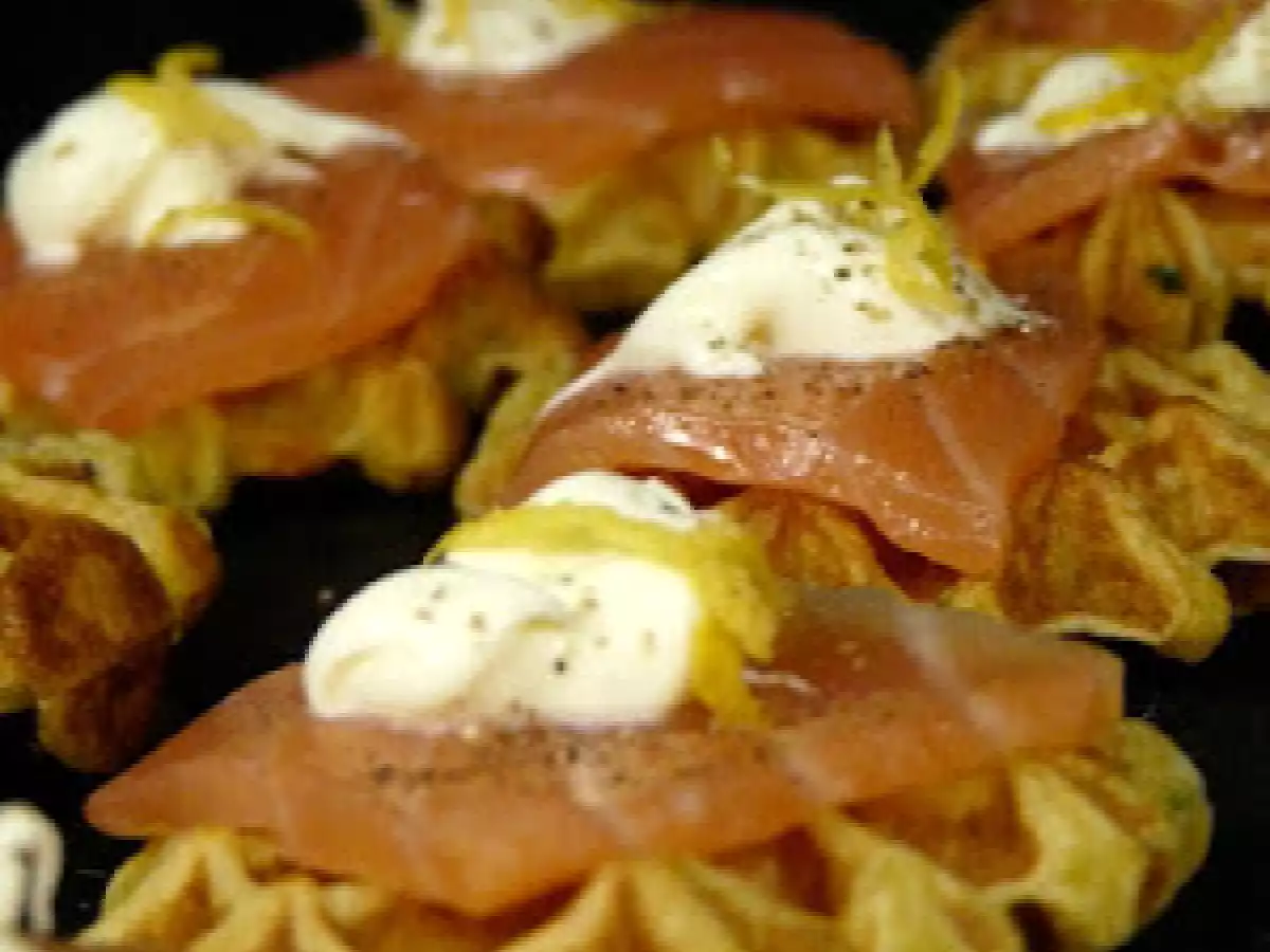 Gaufres de pommes de terre et saumon fumé