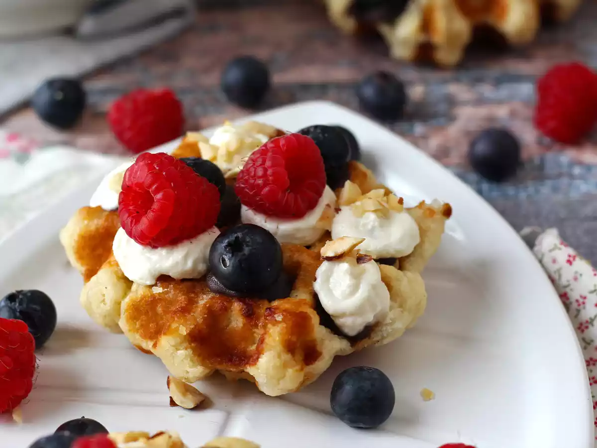 Gaufres garnies aux fruits, chocolat et chantilly - photo 9