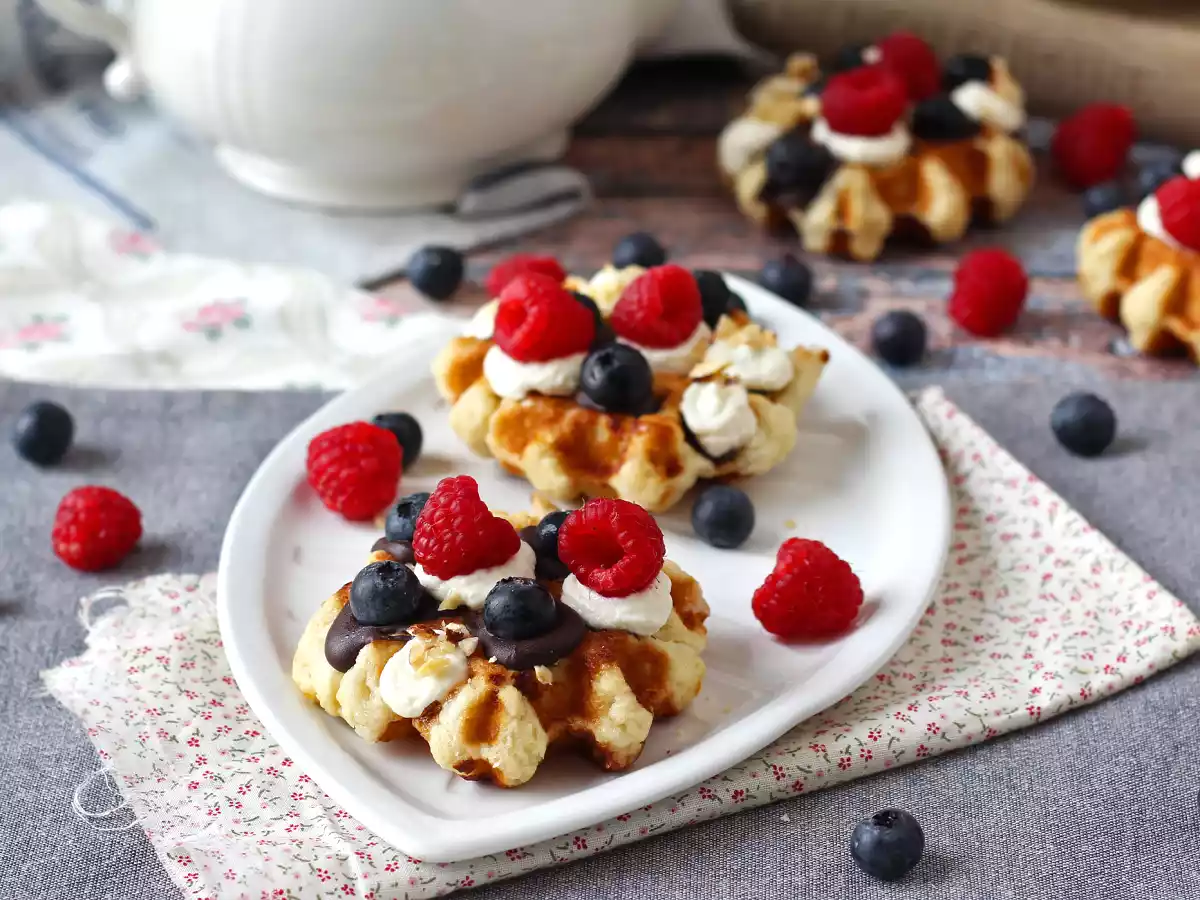 Gaufres garnies aux fruits, chocolat et chantilly - photo 7
