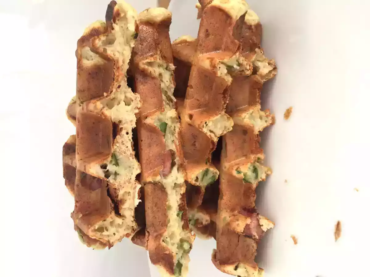 Gaufres salées à la courgette, au chèvre et aux lardons fumés