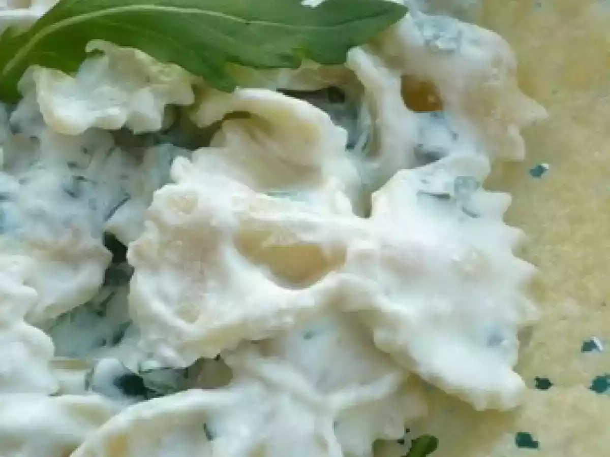 Gaufrette de parmesan avec pâtes, ricotta et roquette - photo 2