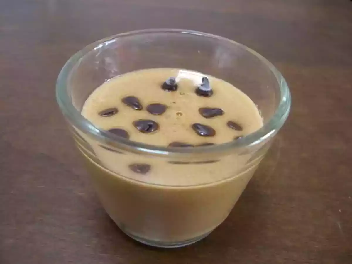 Gélée au café, lait d'amande et pépites de chocolat