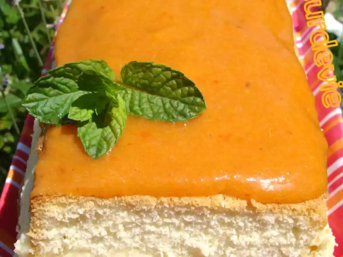 Génoise à la crème d'amandes et aux fruits frais