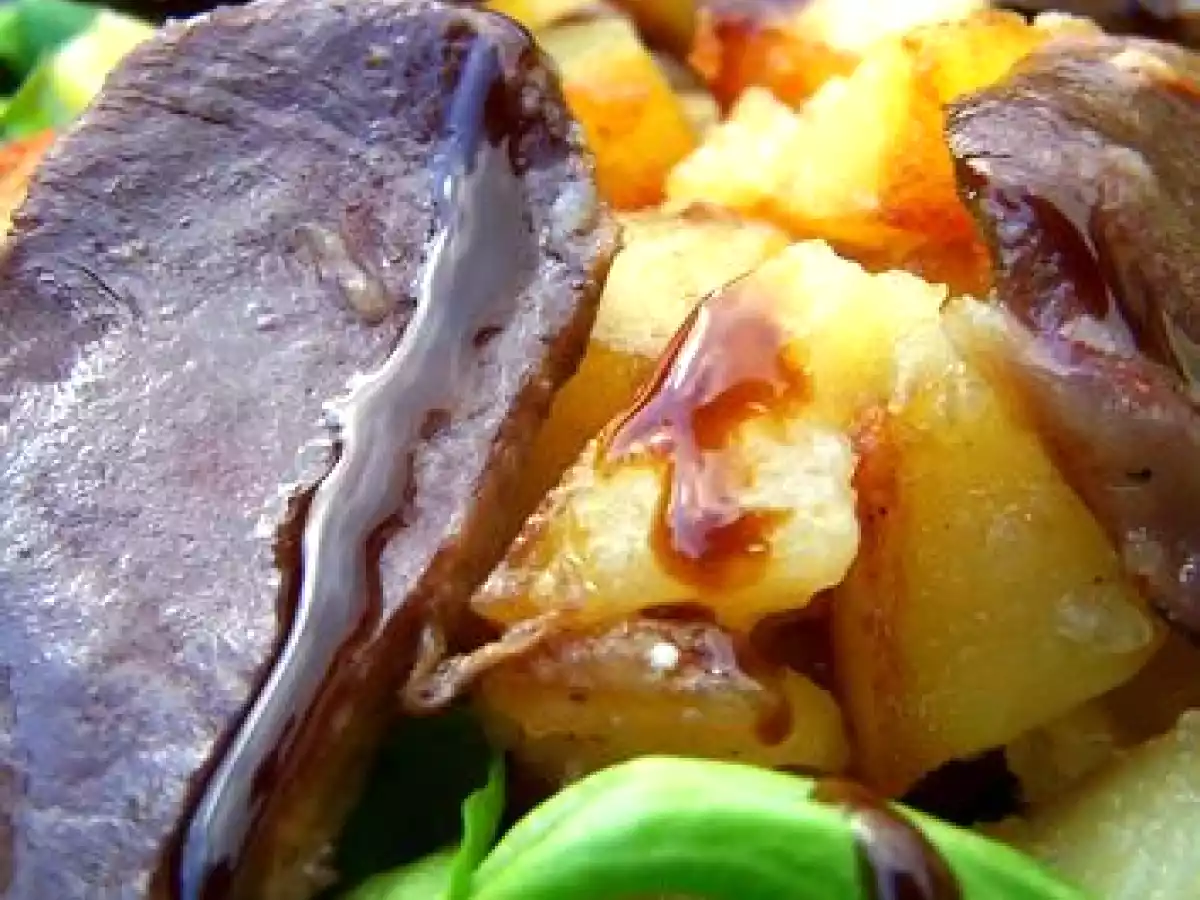 Gésiers d'oie confits, pomme de terre & caramel de vinaigre balsamique