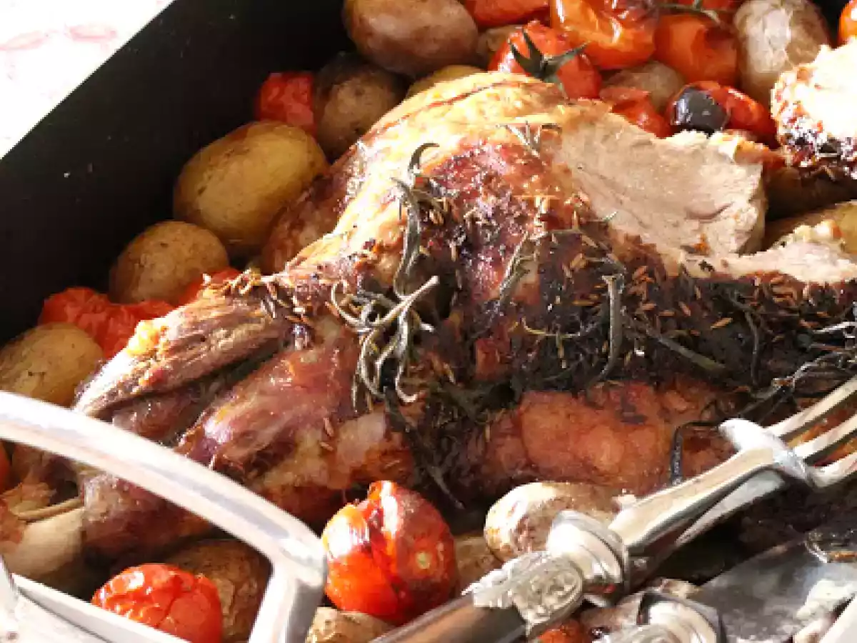 Gigot d'agneau au four aux tomates cerises et fenouil confit