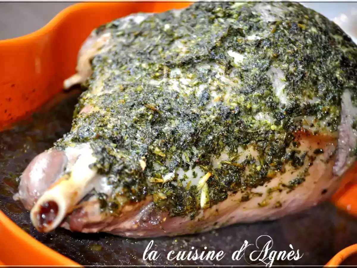 Gigot d'agneau rôti à l'ail et aux fines herbes