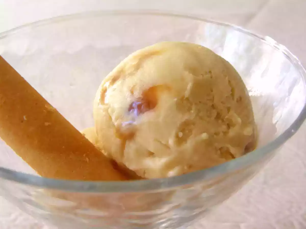 Glace au caramel au beurre salé et éclats de caramel