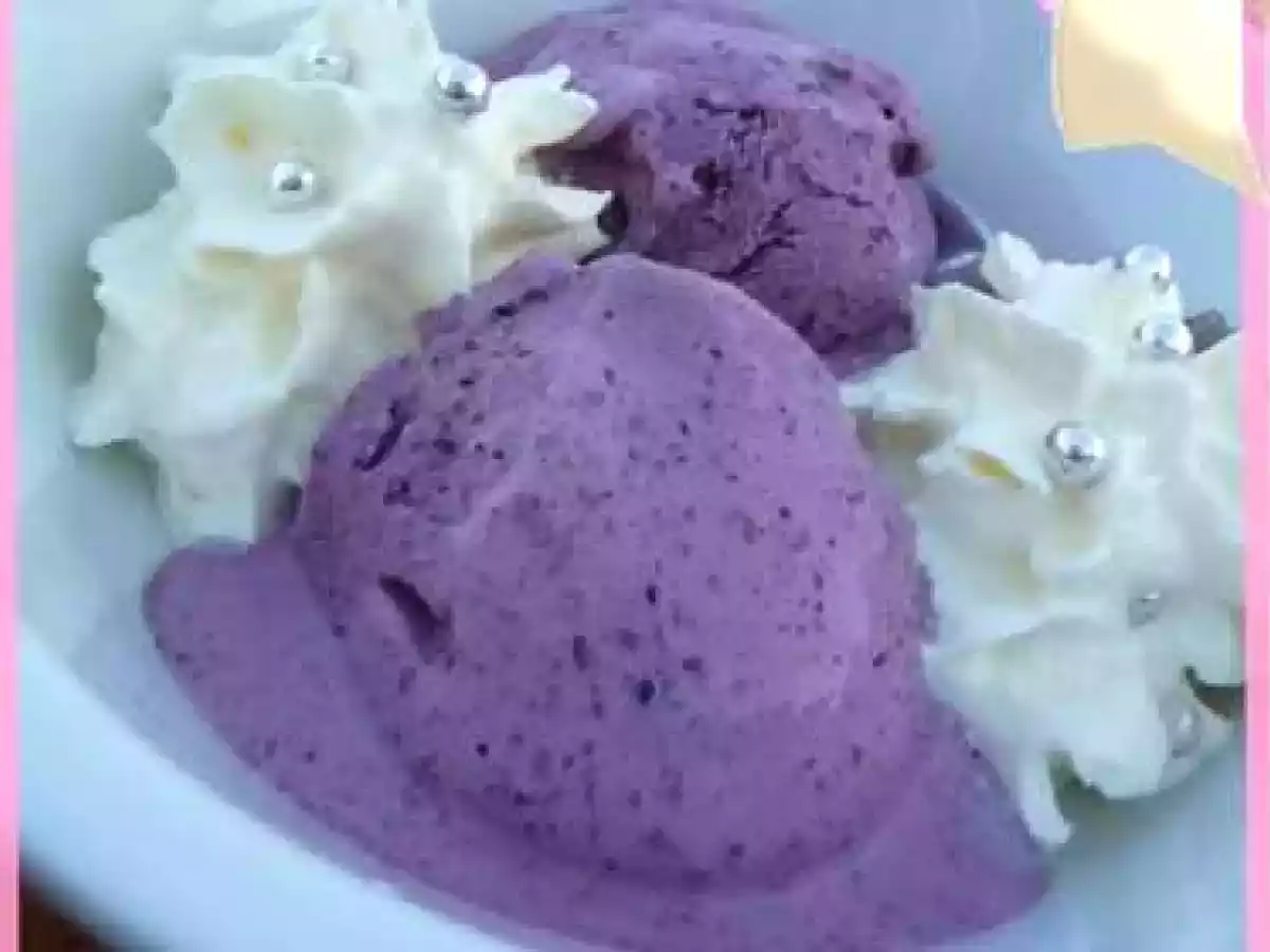 Glace au fromage blanc et aux myrtilles...