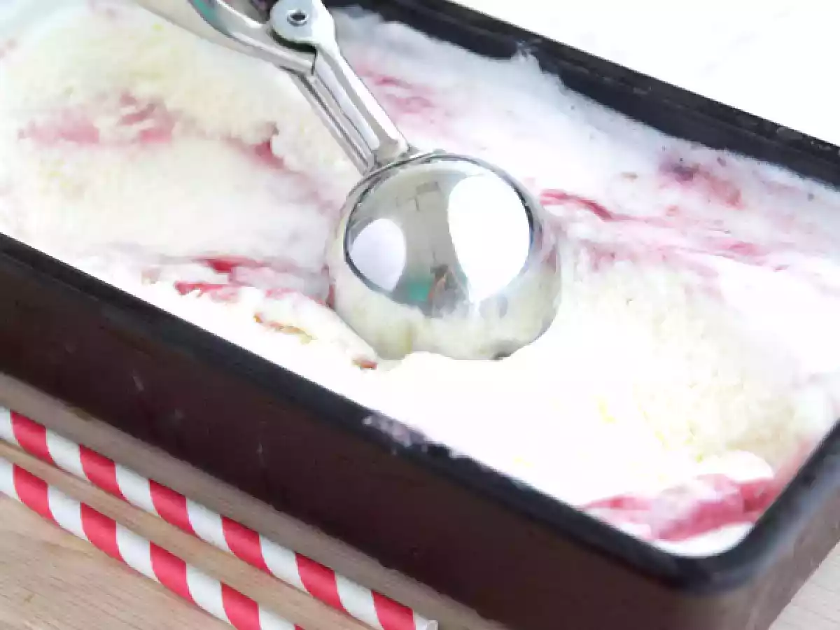Glace au yaourt et à la framboise