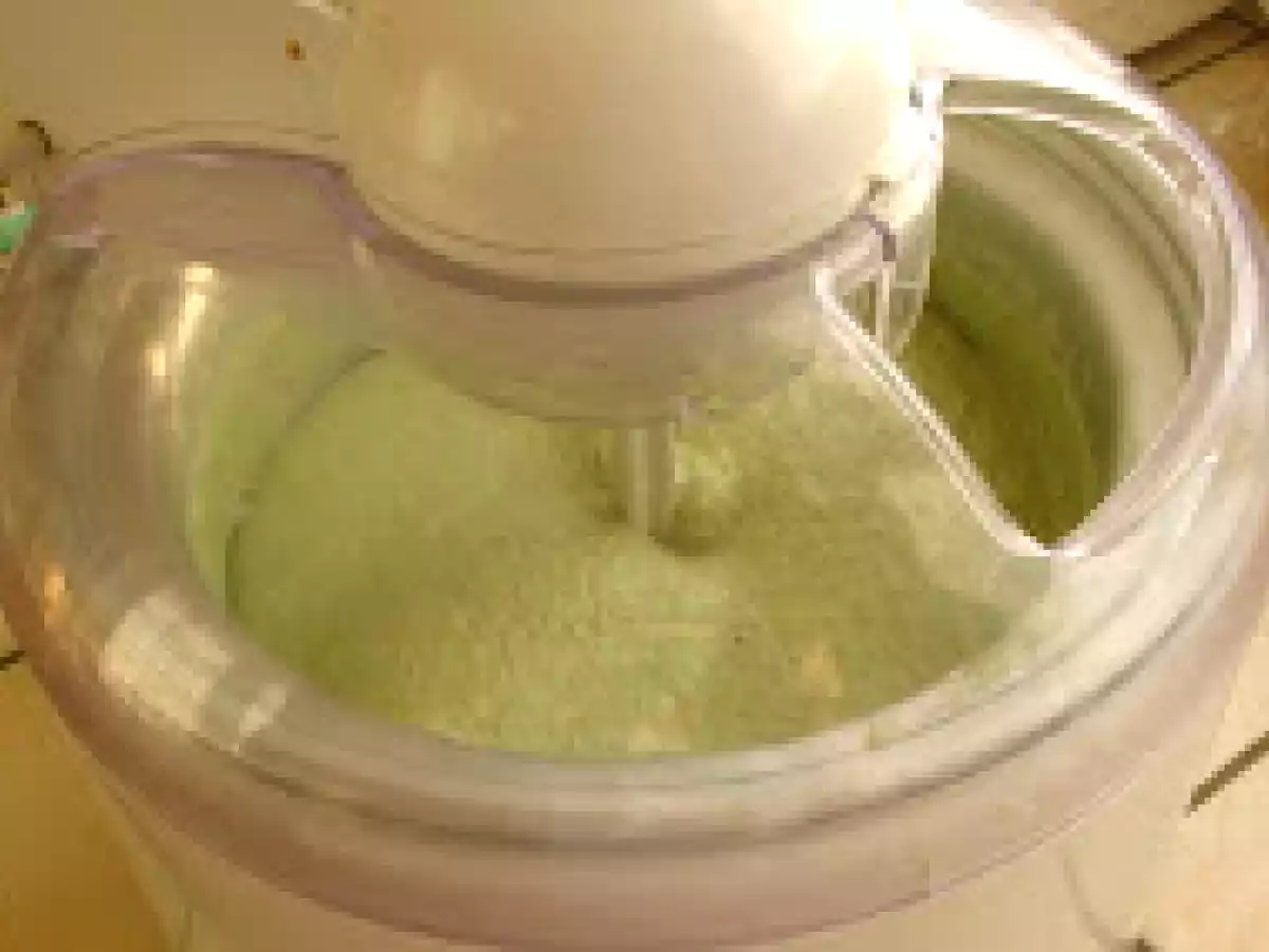 Glace au yaourt pistache, cannelle, griotte - 100% impro - photo 2