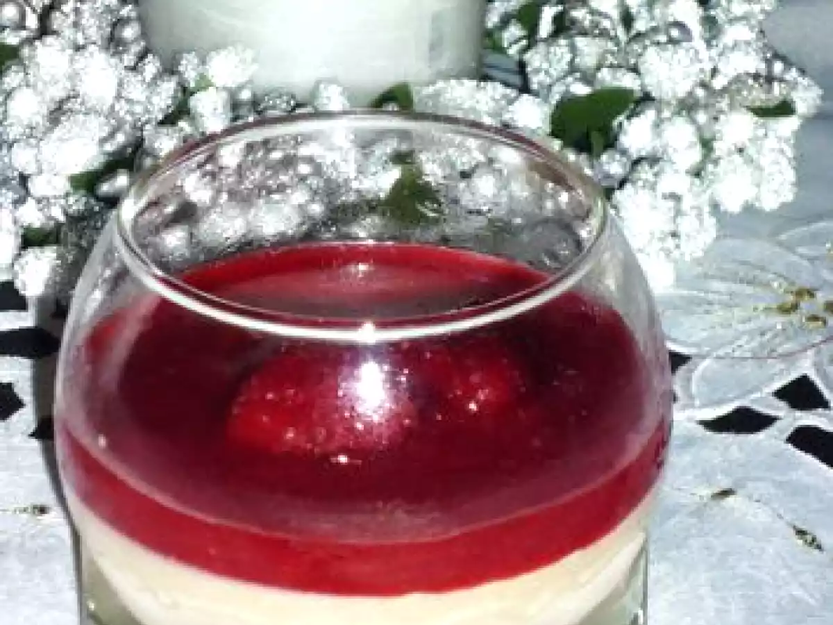 Glace aux speculoos en verrine et son coulis de framboises