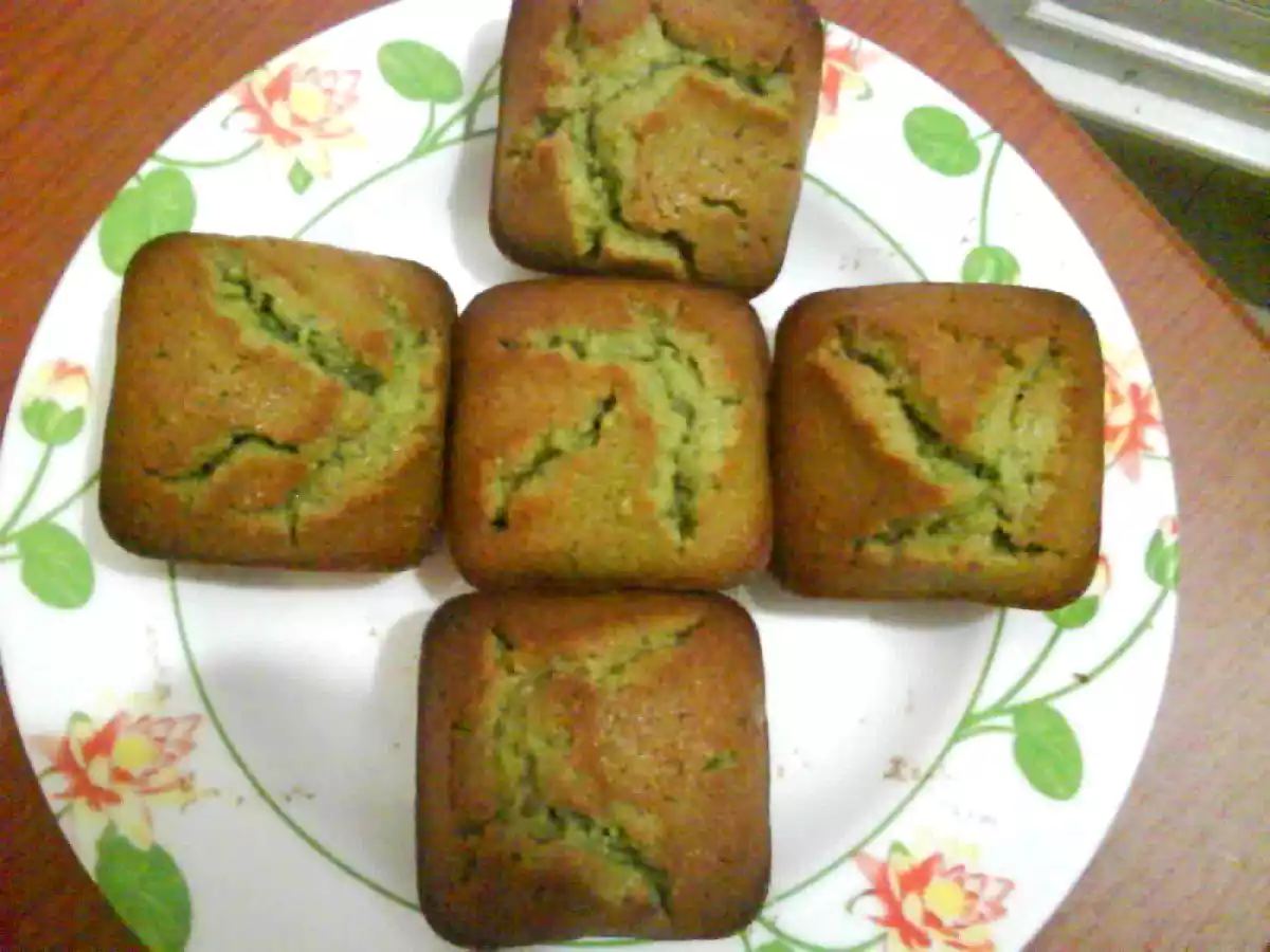 Glace praliné accompagnée de son financier à la pistache - photo 2