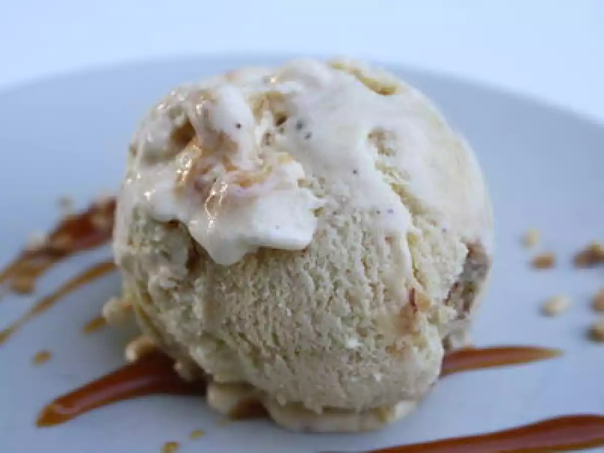 Glace Vanille, Noix de Pécan et Sauce Caramel à la Fleur de Sel