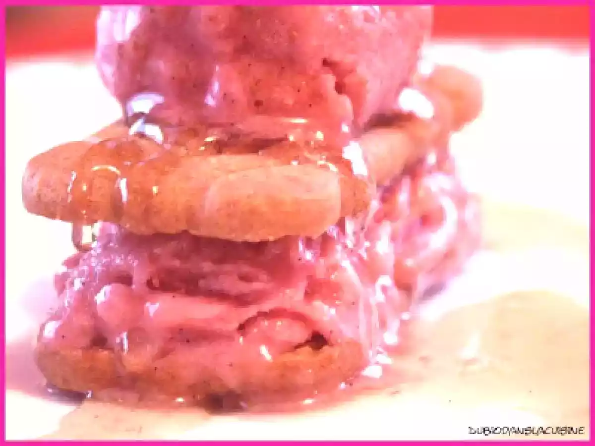 Glace végétale vanille-fraise, sirop de romarin 100% végan