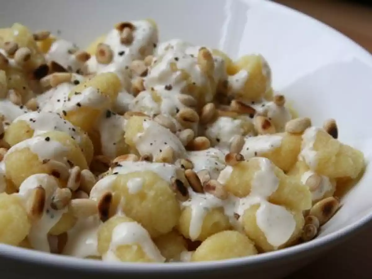 Gnocchi à la crème de boursin et aux pignons grillés