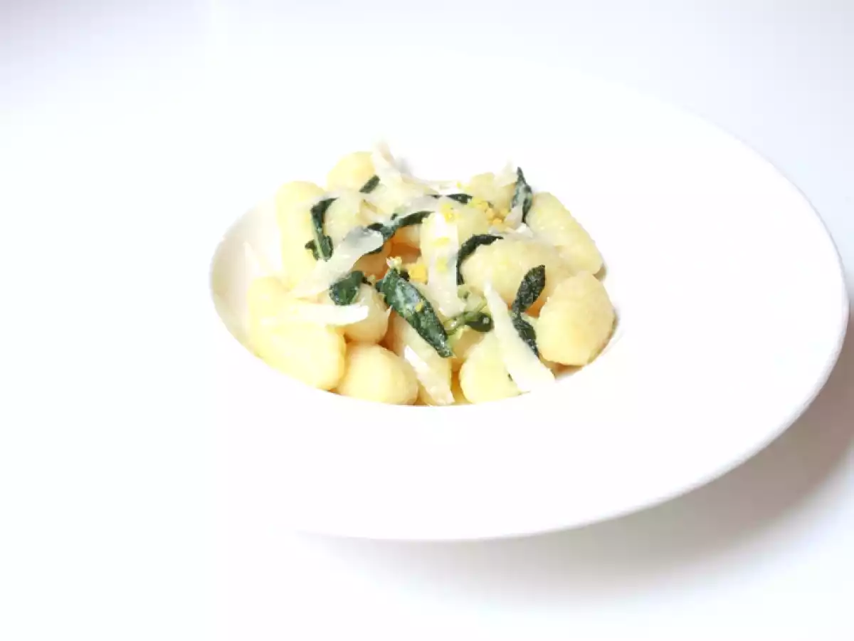 Gnocchi au beurre de sauge-citron & parmesan