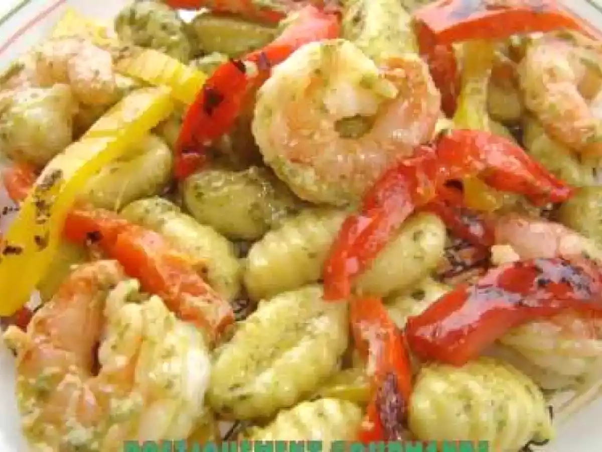 Gnocchis au pesto et crevettes sautées