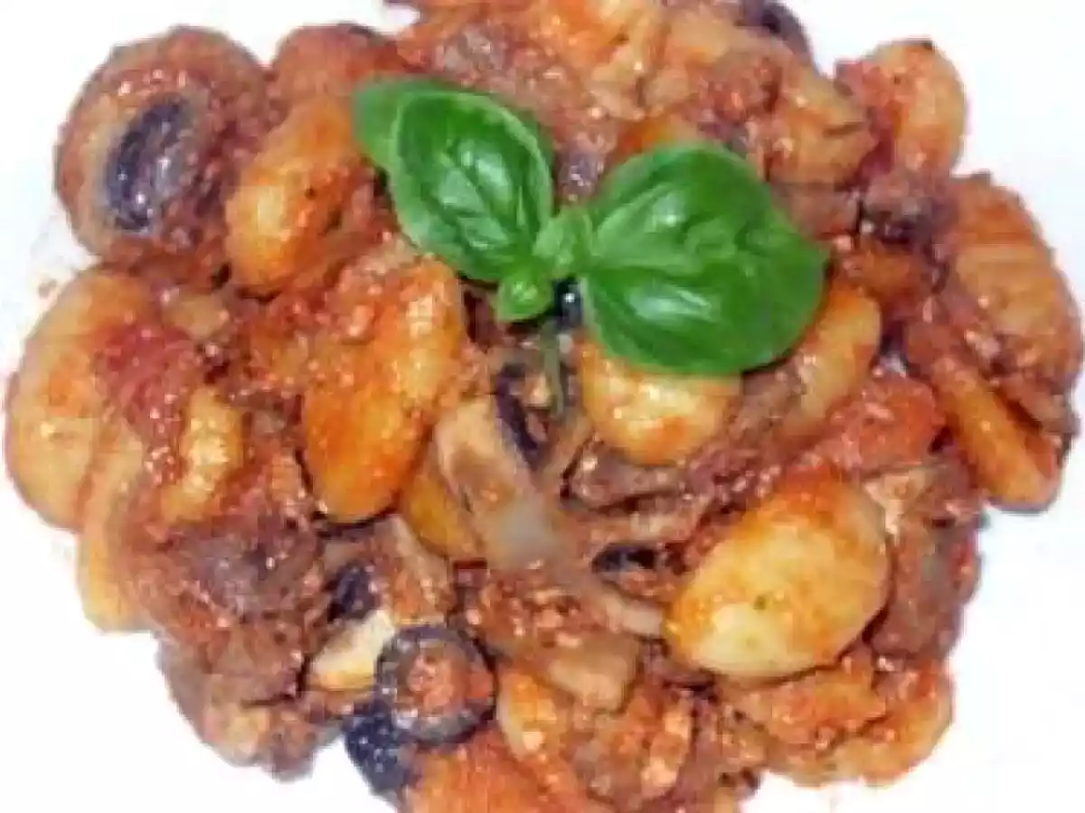 Gnocchis sauce tomate, olive et ricotta